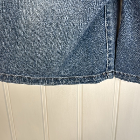 Wit & Wisdom Bermuda Jeans Distressed Shorts Sz 8 - Picture 8 of 12